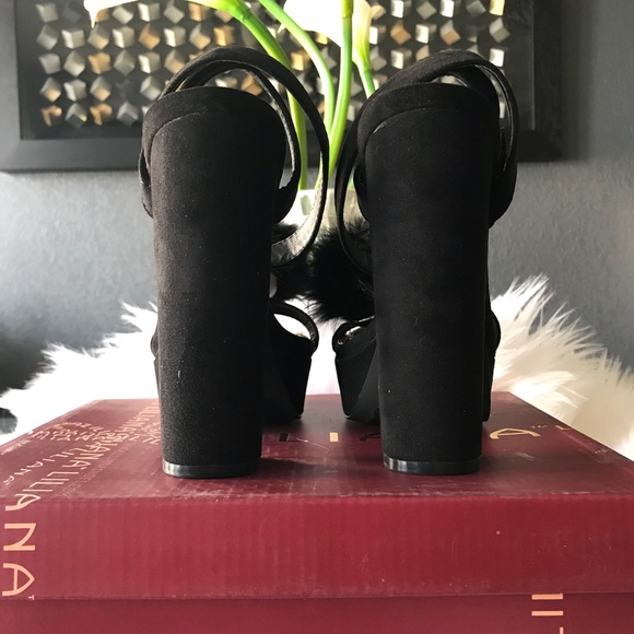 BLACK SQUARE TOED HEELS - Picture 3 of 5